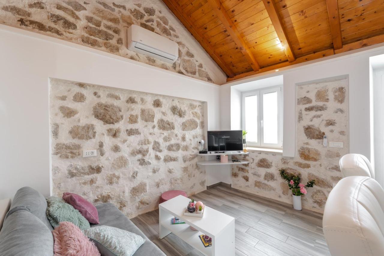 Little Stone House Apartment Buici  Exterior foto